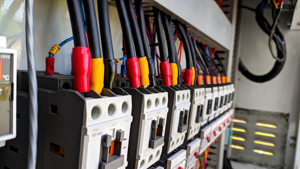 Is 3 Phase Power Right for You? Comparing with Single Phase Systems